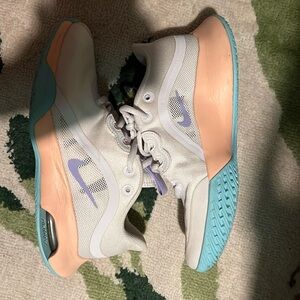 Great Nike tennis courts size 6